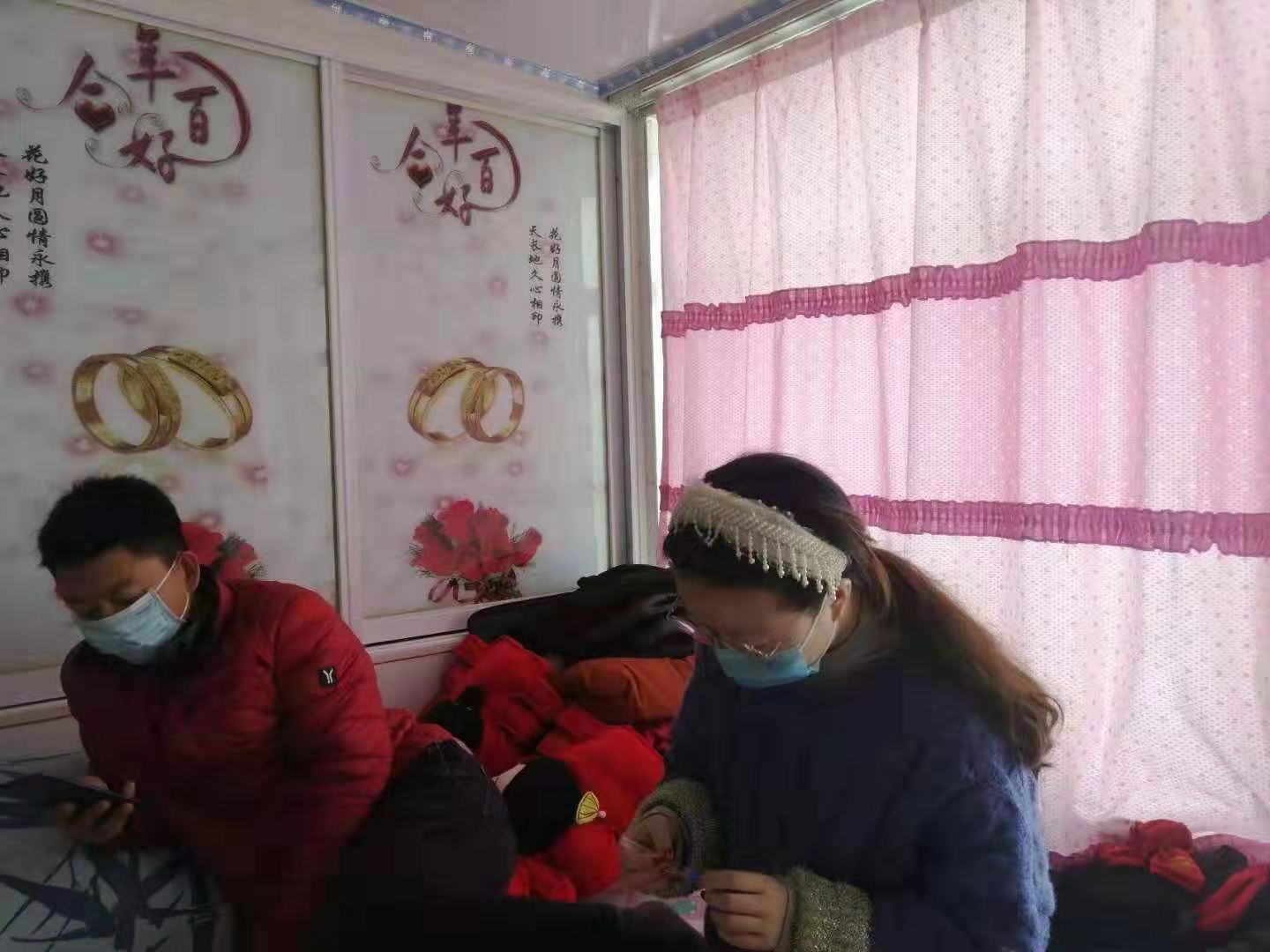 疫情防治测体温中.jpg