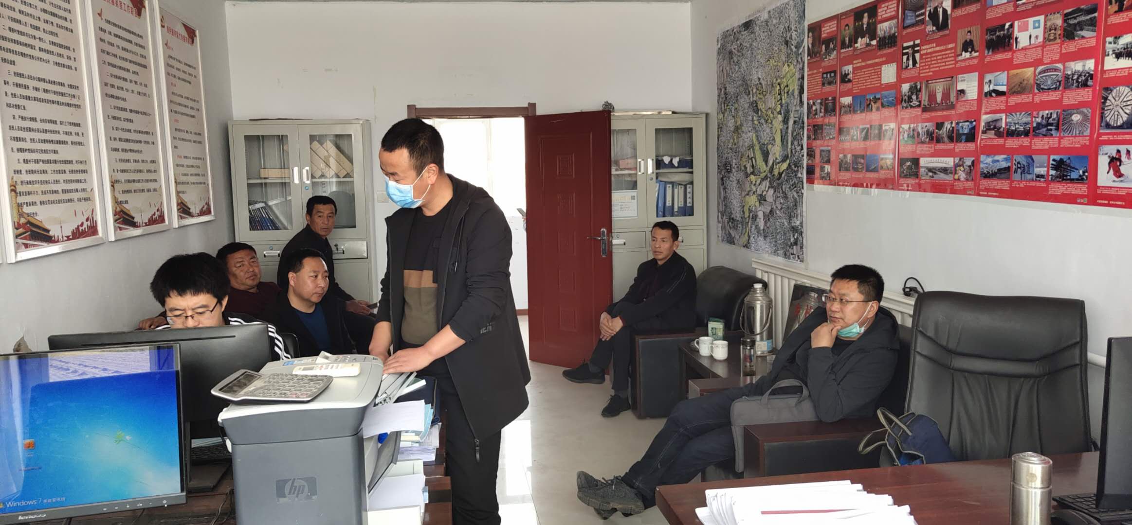 组织部领导来我村检查指导工作.jpg