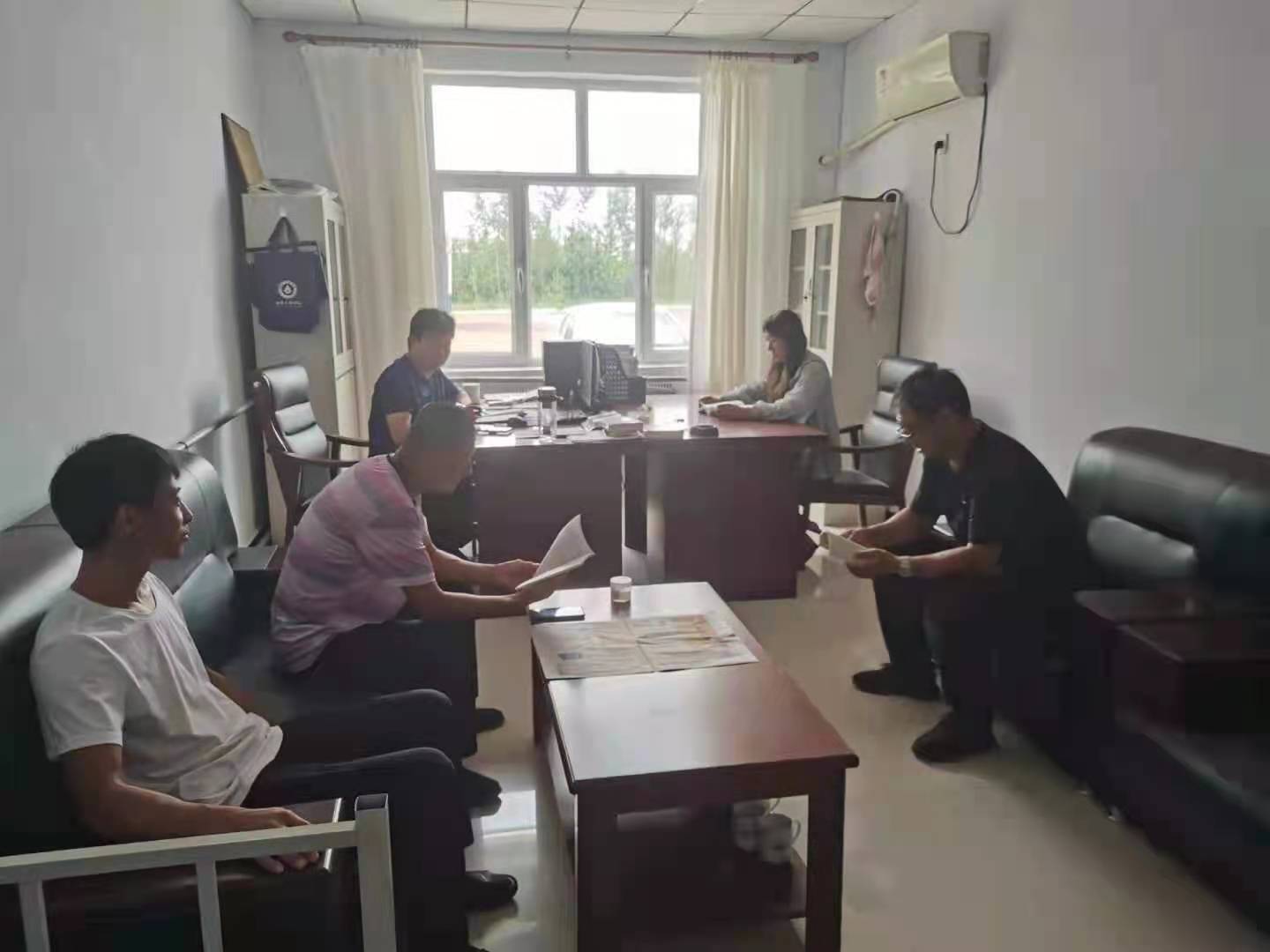 “两委”谈心谈话.jpg